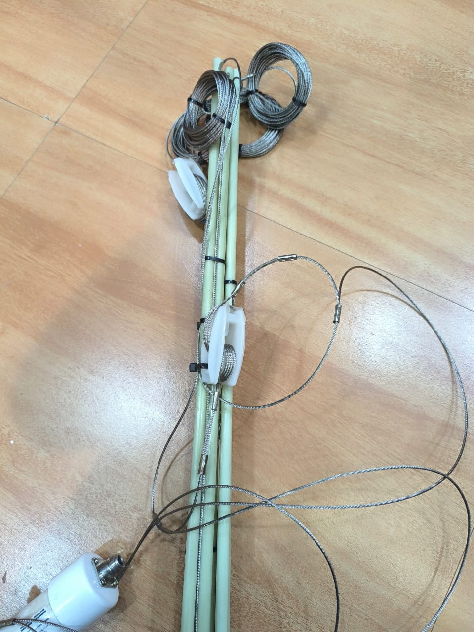 3 Wire Broadband Antenna 0DB UHF, 3DB UHF, 6DB UHF, 0DB VHF, 3DB VHF Suppliers Sellers in India, Delhi